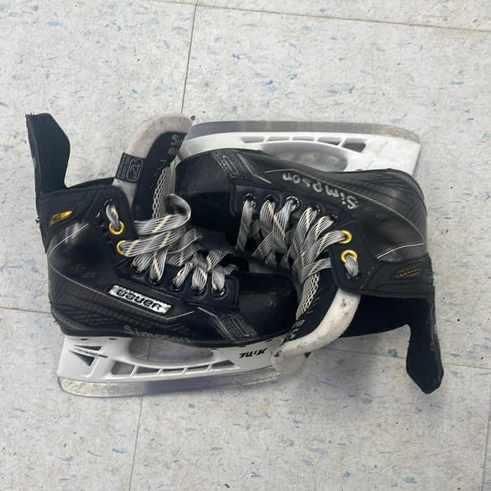 Used Bauer Supreme 160 Size 12EE Youth Player Skates