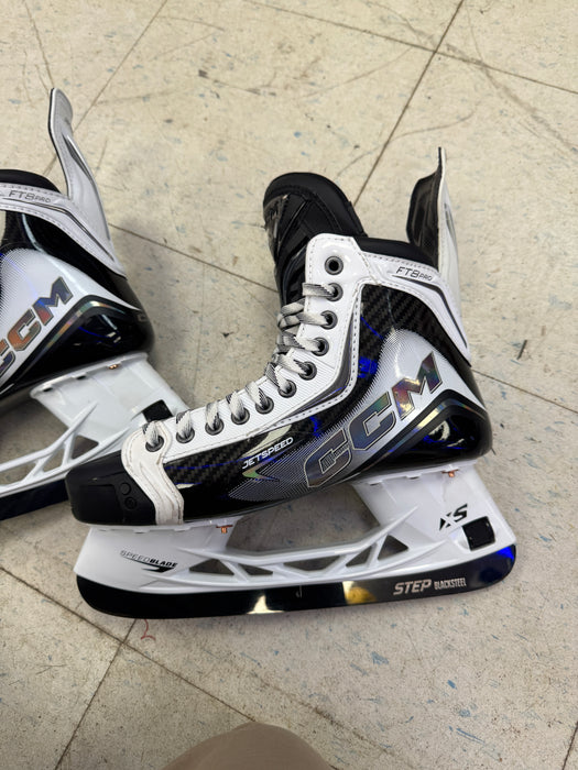 Used Demo CCM JetSpeed FT8 Pro White Size 9.0R Skates