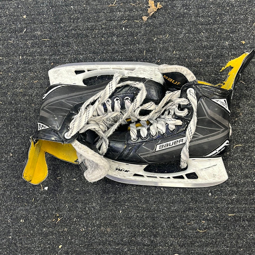 Used Bauer Supreme s150 Size 3 Player Skates