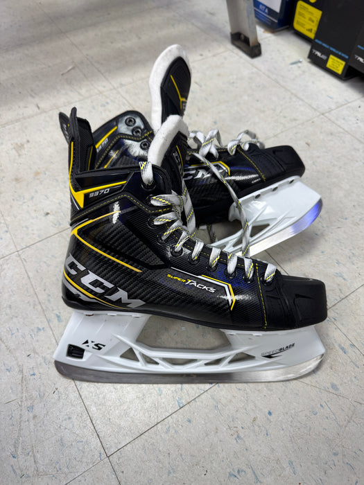 Used CCM Tacks 9370 Skates 9.0D