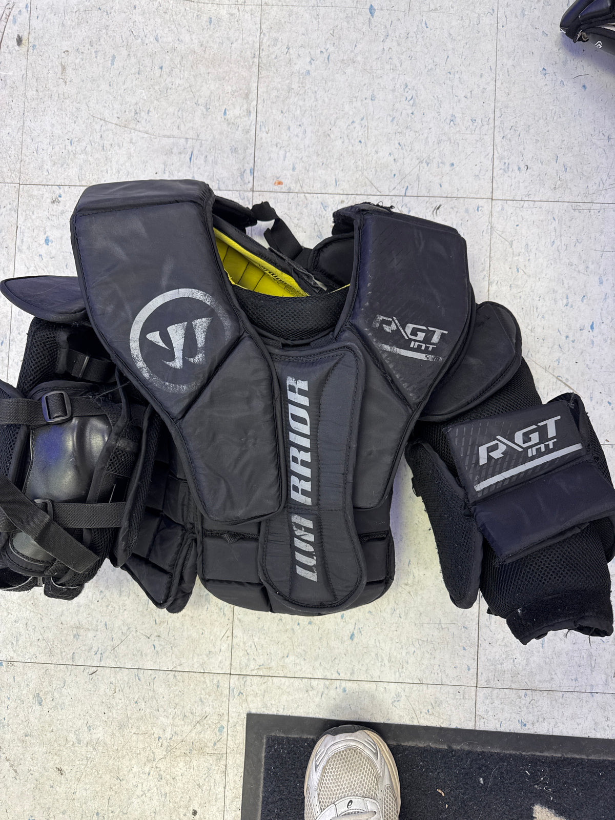 Used Warrior R\GT Intermediate Small- Medium Chest Protector — Crow's ...