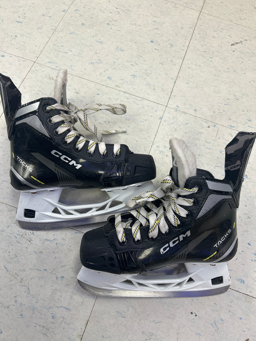 Used CCM Tacks AS580 Junior Player Skates 2.5D