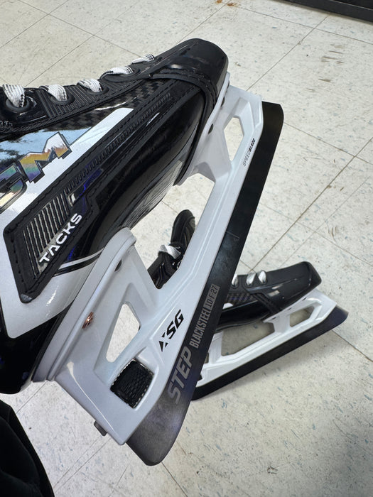 Used DEMO CCM XR PRO Goalie Skates Intermediate 4.0W