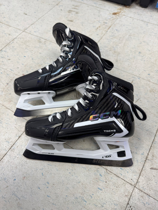 Used DEMO CCM XR PRO Goalie Skates Intermediate 4.0W