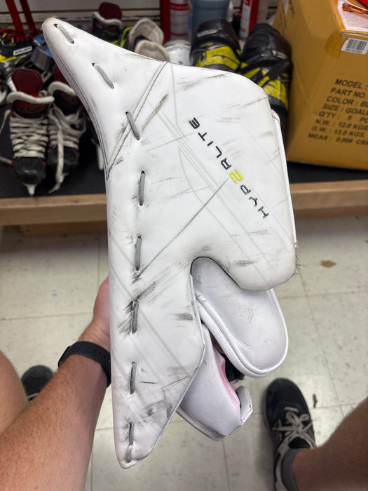 Used Bauer Vapor Hyperlite2 Senior Blocker