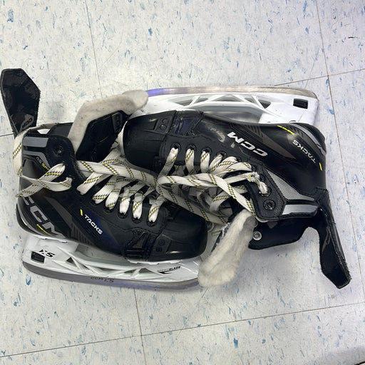Used CCM AS580 Size 3.5 Player Skates