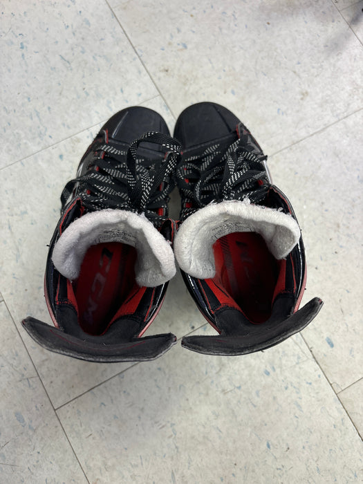 Used CCM JetSpeed FT490 Size 5.5D Skates