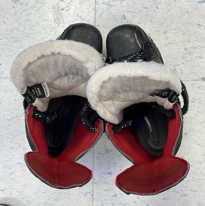 Used Bauer Vapor X700 Size 2.5EE Player Skates