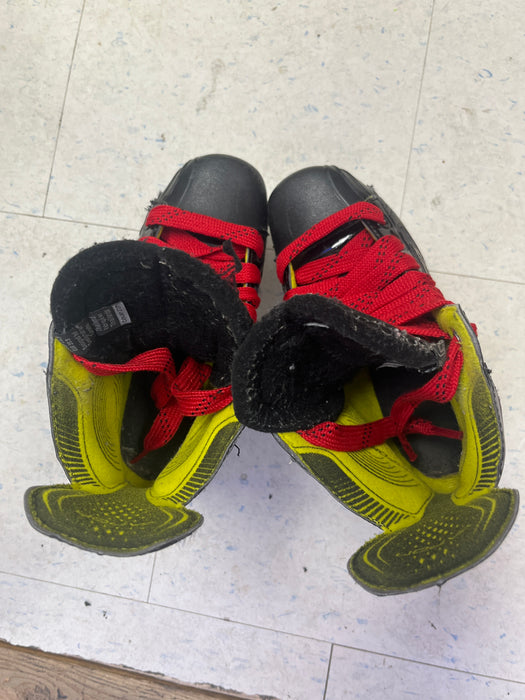 Used Bauer Vapor X2.6 Size 2.5 Skates