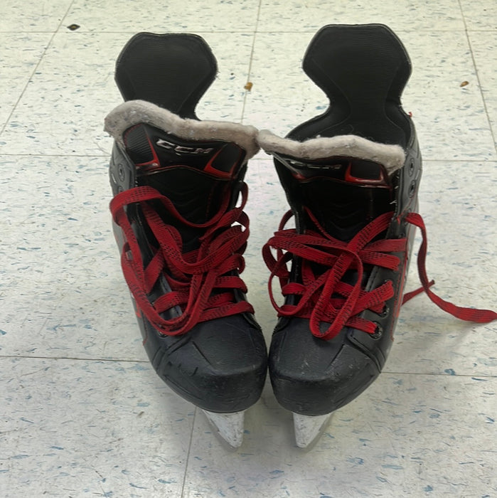 Used CCM FT360 Size 1 Player Skates