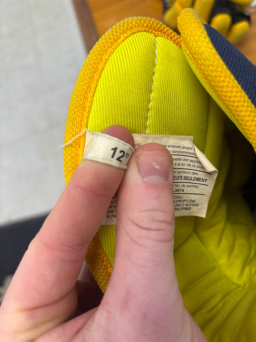 Used Fischer CT850 ‘Wildcats’ 12” Junior Gloves