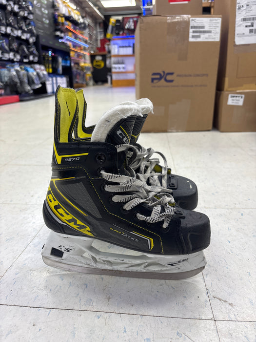 Used CCM Tacks 9370 Junior Size 2.5