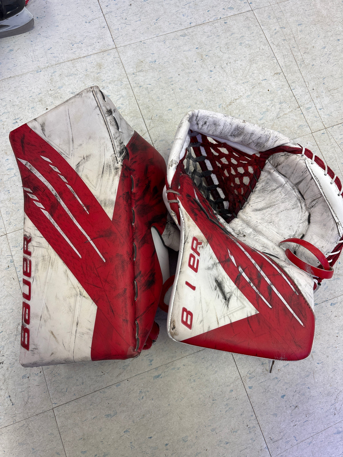 Used Bauer Vapor Hyperlite Catcher and Blocker Set — Crow's Sports Hockey
