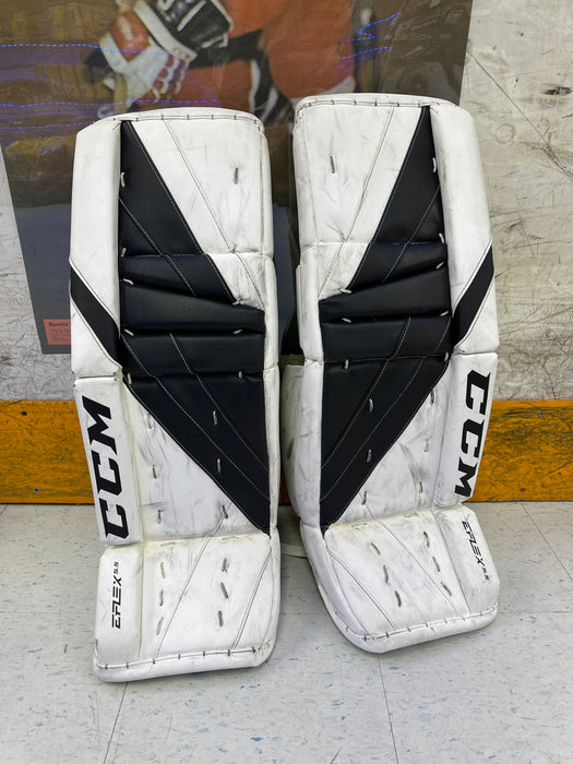 Used CCM Eflex 5.5 28+1” Goalie Leg Pads