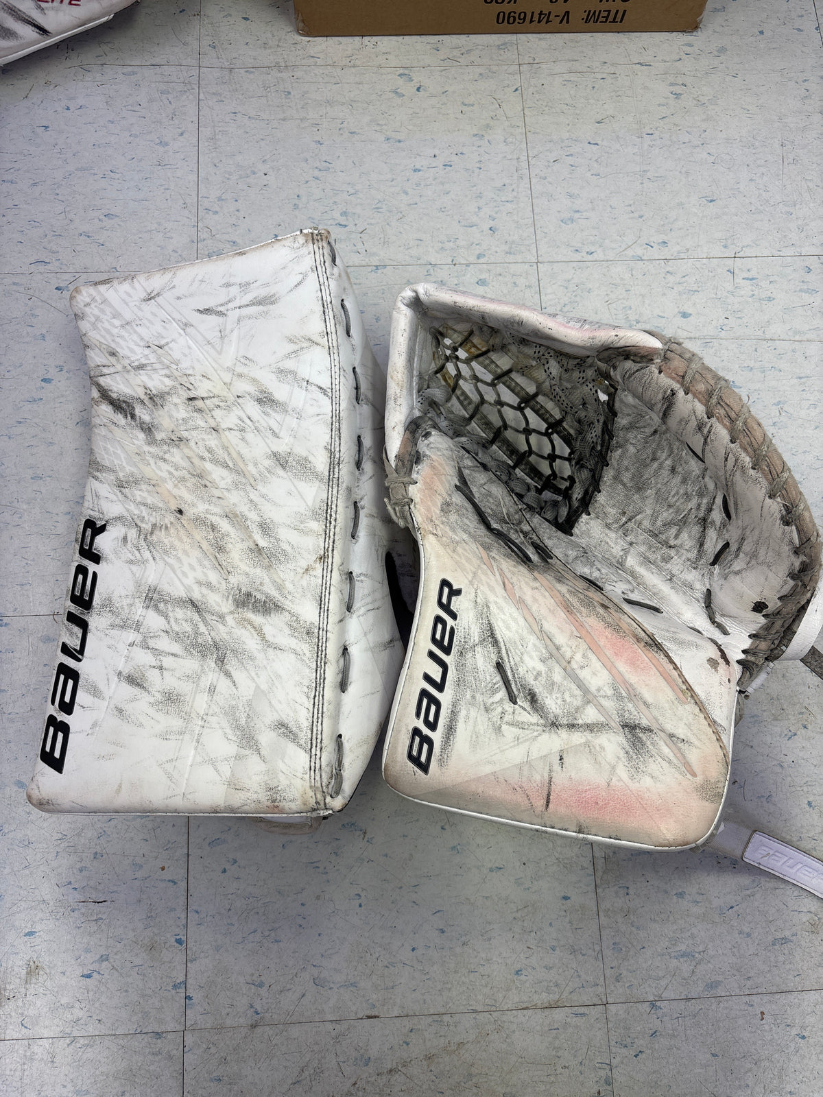 Used Bauer Vapor Hyperlite Senior Catcher and Blocker Set — Crow's ...