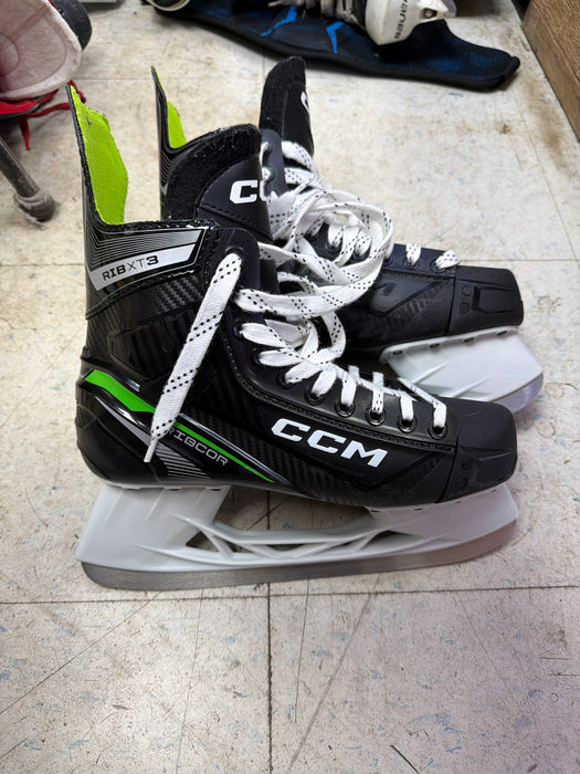 Used CCM Ribcor XT3 Size 8.0R Skates