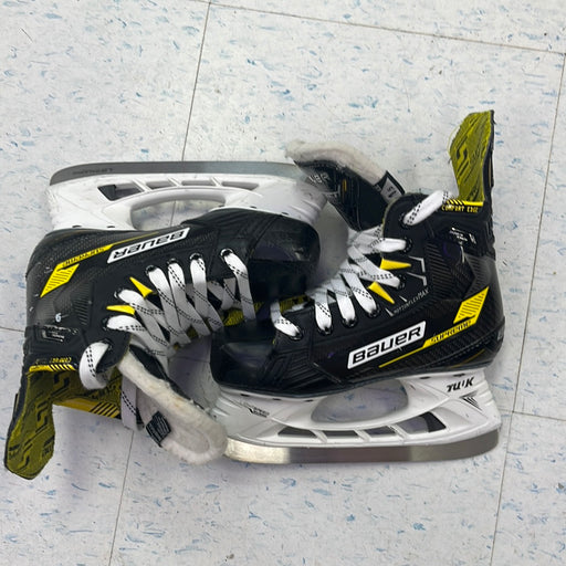 Used Bauer Supreme Ignite Pro+ Size 1.5EE Player Skates