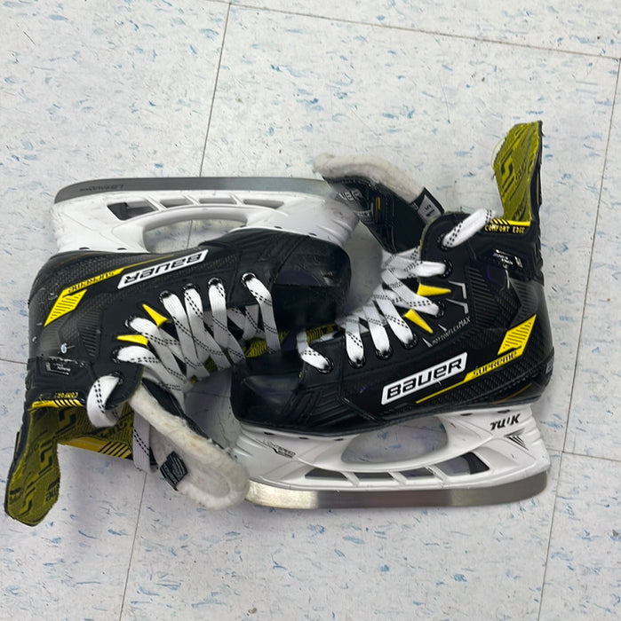 Used Bauer Supreme Ignite Pro+ Size 1.5EE Player Skates