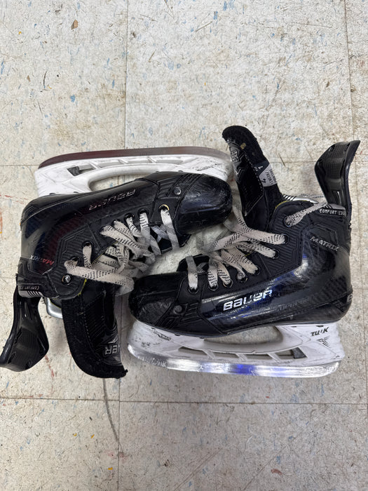 Used Bauer Supreme Matrix Skates Size 4.0 Fit 1