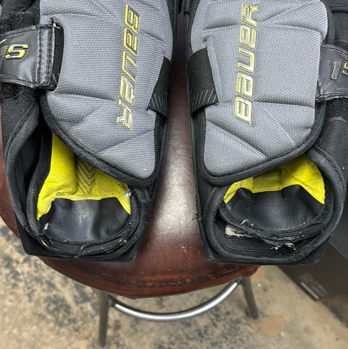 Used Bauer Supreme 1s 13” Junior Shin Guards