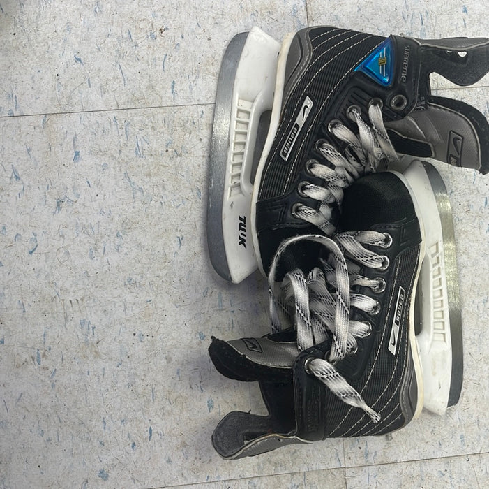 Used Nike Bauer Supreme 30 Size 10.5 Youth Player Skates