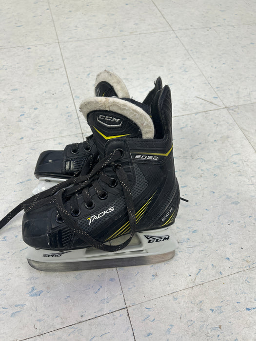 Used CCM Tacks 2052 Youth Player Skates