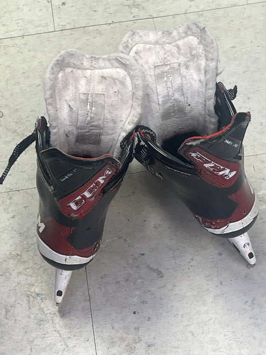 Used CCM JetSpeed FT485 Size 2.5 Skates
