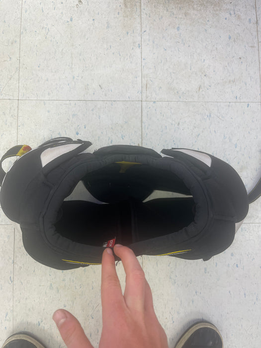 Used CCM Tacks 9060 Junior Large Shoulder Pads