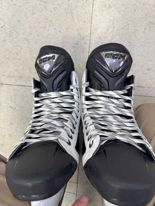 Used Demo CCM JetSpeed FT8 Pro White Size 9.0R Skates