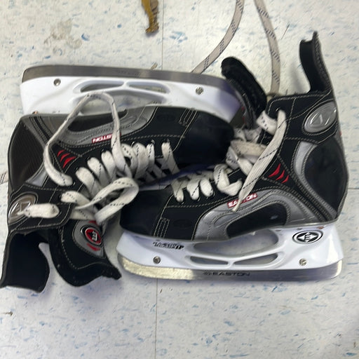 Used Easton Synergy 500 Size 7 Player Skates