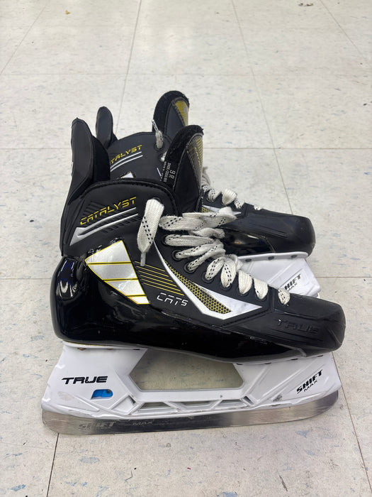 Used True Catalyst 9.0R Senior Skates