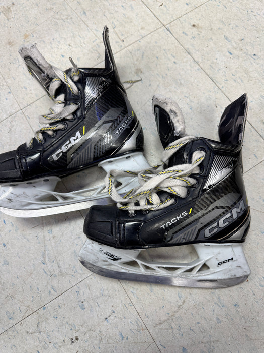 Used CCM Tacks AS-V Skates Y13.0