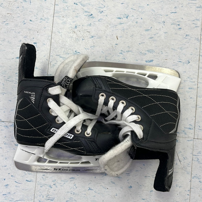 Used Bauer Nexus 22 Size 11 Youth Player Skates