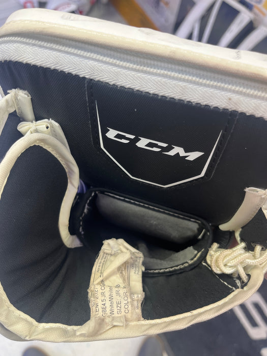 Used CCM E4.5 Junior Catcher and Blocker Set