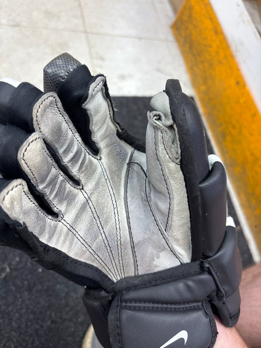 Used Nike Quest Q6 12” Junior Gloves