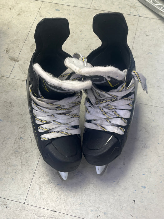 Used CCM Tacks 9060 Size 2.5 Skates