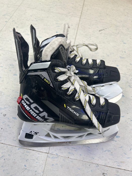 Used CCM Tacks AS580 Junior Player Skates 2.5D