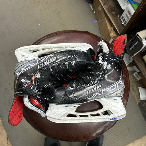 Used Bauer Vapor x3.7 Size 4.0 Skates