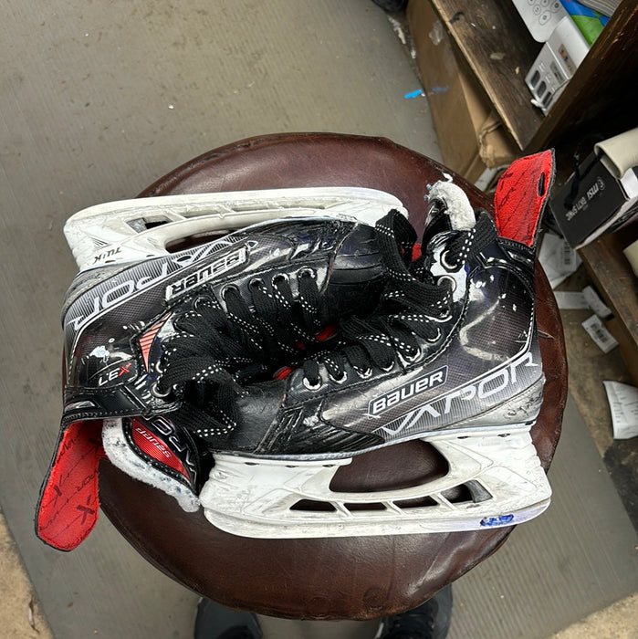 Used Bauer Vapor x3.7 Size 4.0 Skates