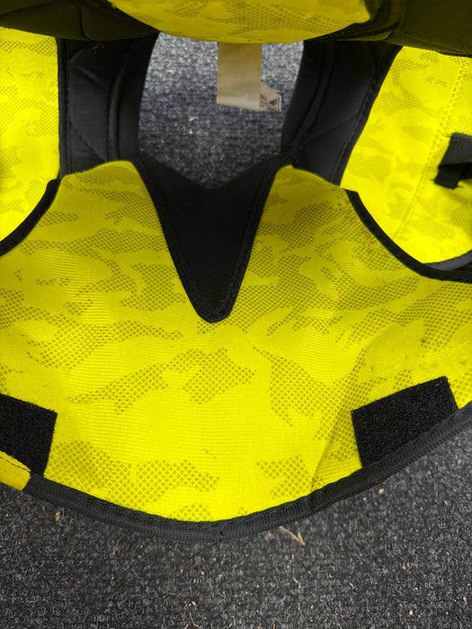 Used Bauer Supreme 3s Intermediate Large Shoulder Pads
