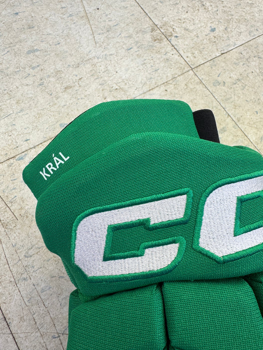 Toronto Maples Leafs Pro Stock CCM 14” Gloves Kral