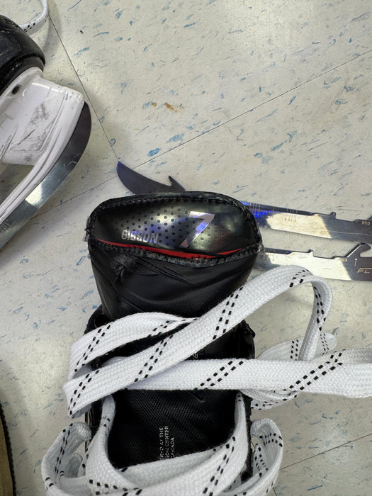 Used Bauer Hyperlite2 Skates 7.5 Fit 2