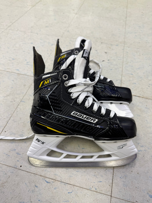 Used Bauer Supreme M1 Skates 3.5D