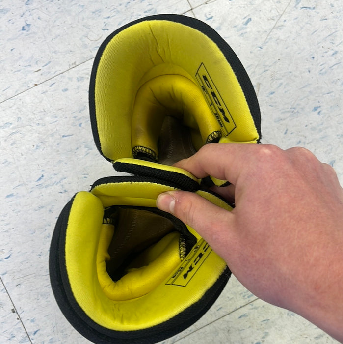 Used CCM Tacks 200 10" Gloves