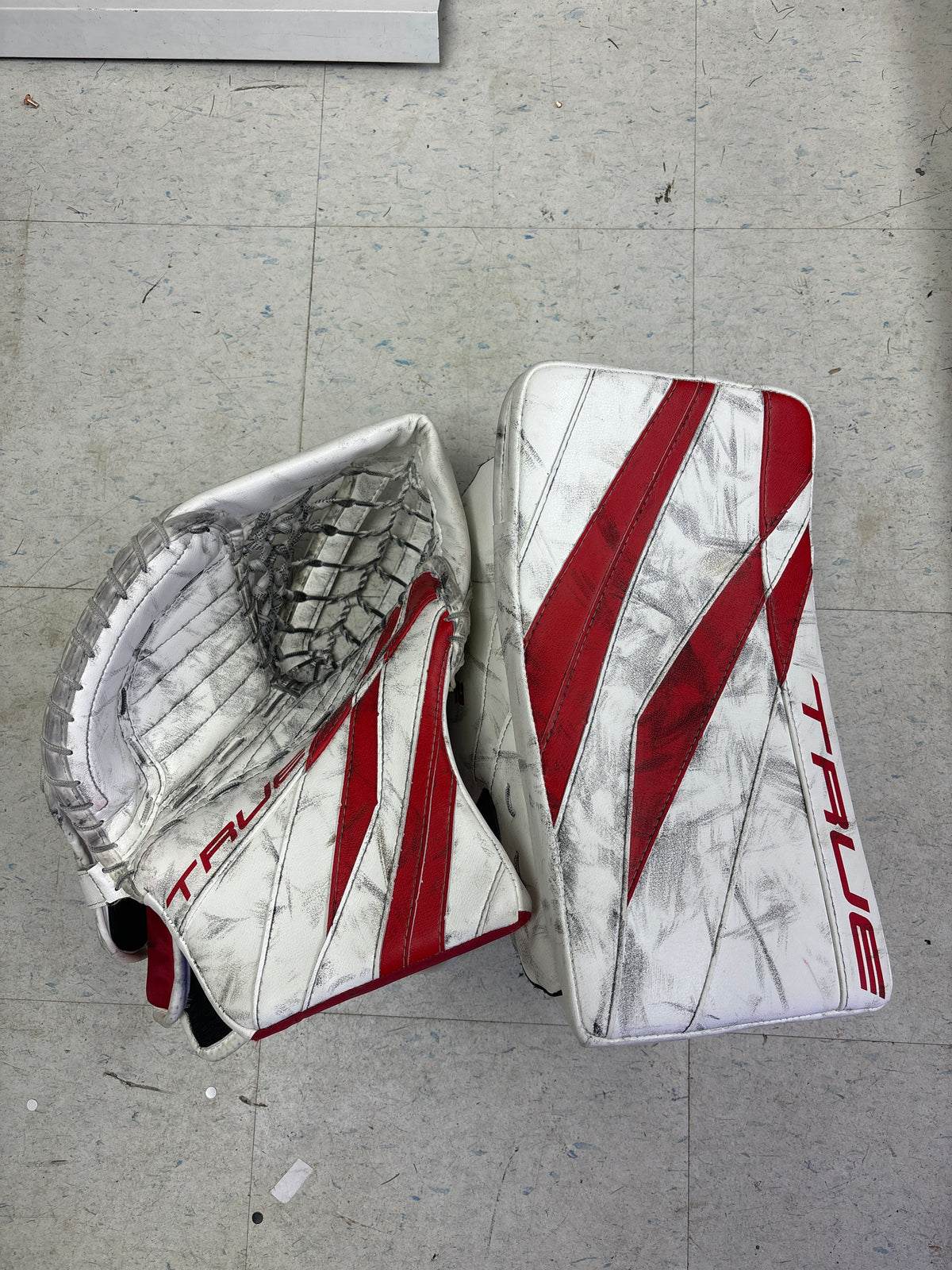 Used True L20.2 Senior Full Right Catcher and Blocker Set — Crow's ...