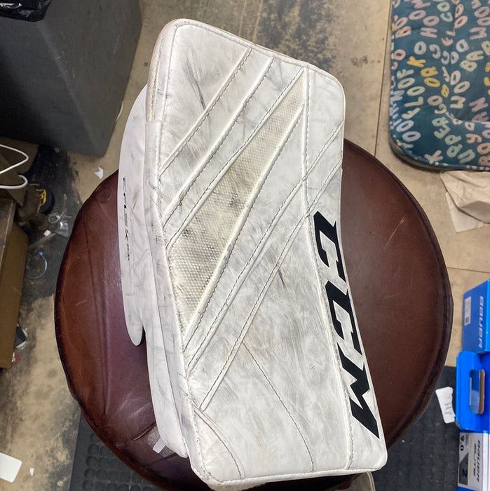 Used CCM EFlex 5.5 Junior Blocker Full Right