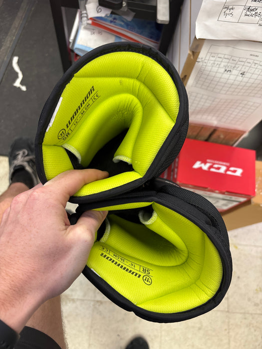 Used Warrior Alpha LX30 Senior 14” Gloves