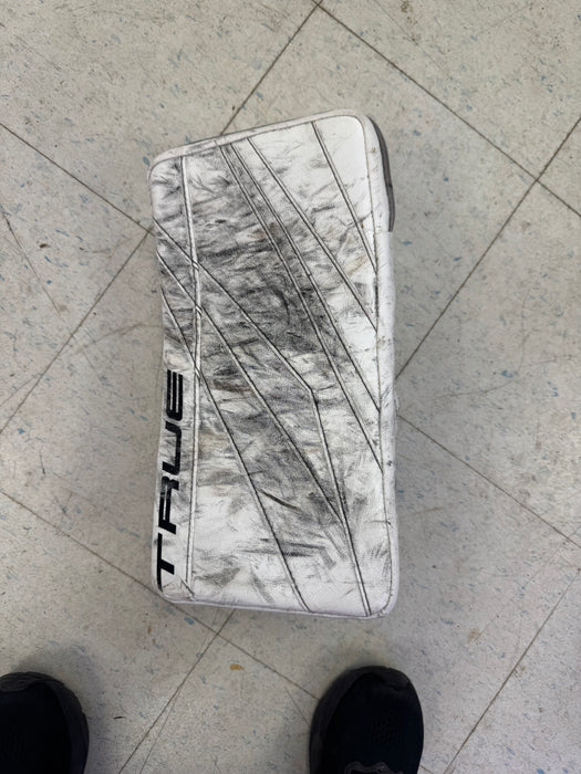 Used True L20.2 Goalie Blocker Senior Regular