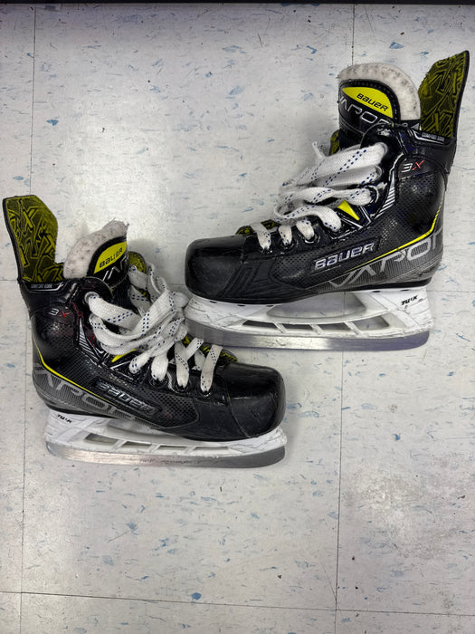 Used Bauer 3X 13.5Y Player Skates