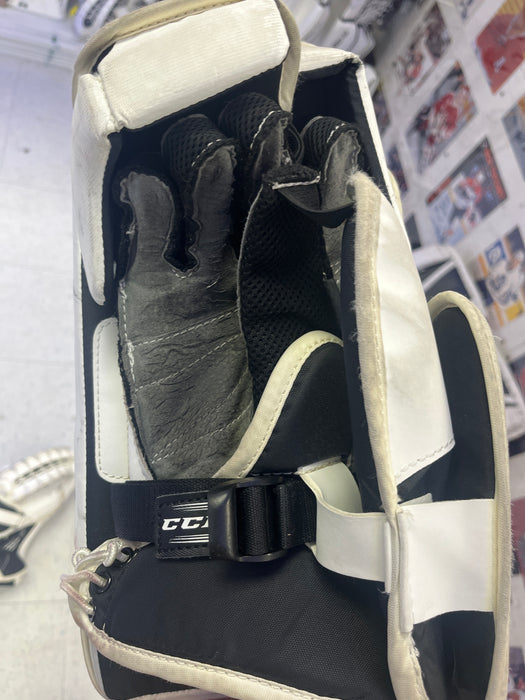 Used CCM E4.5 Junior Catcher and Blocker Set